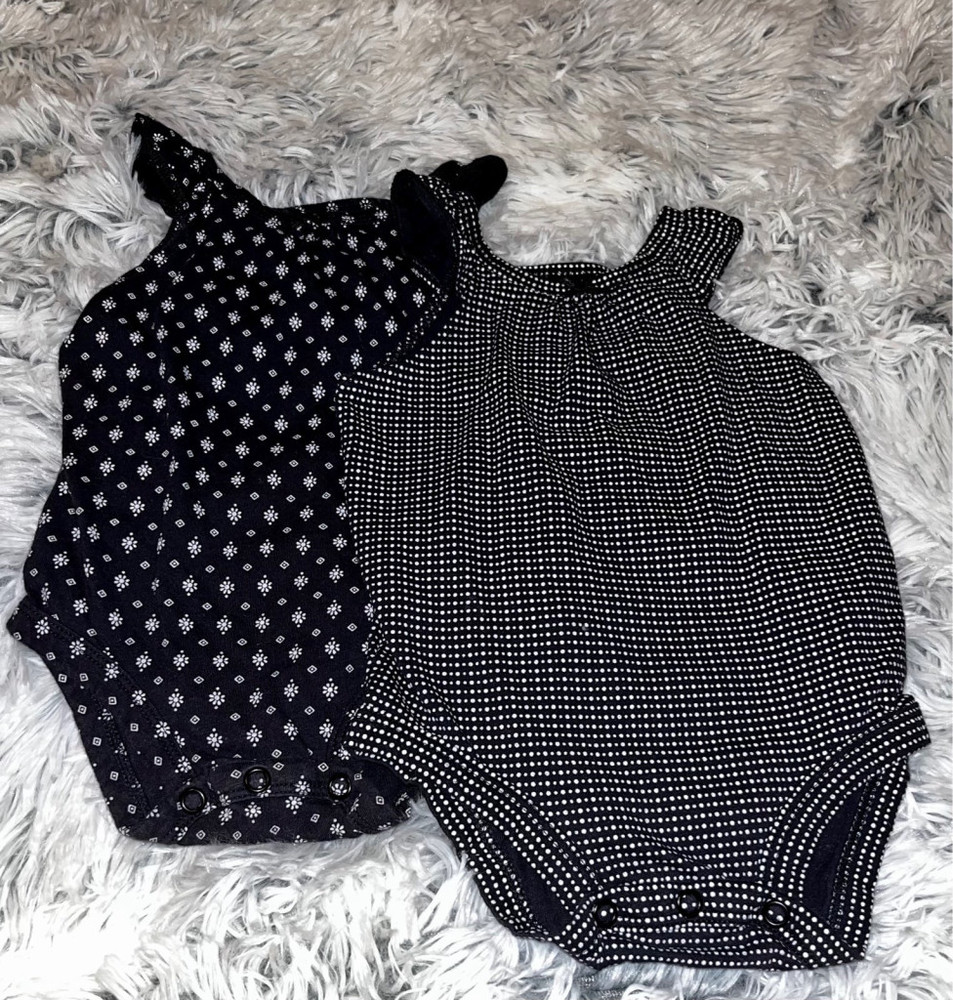CARTERS 6M PATTERN OF ONESIES